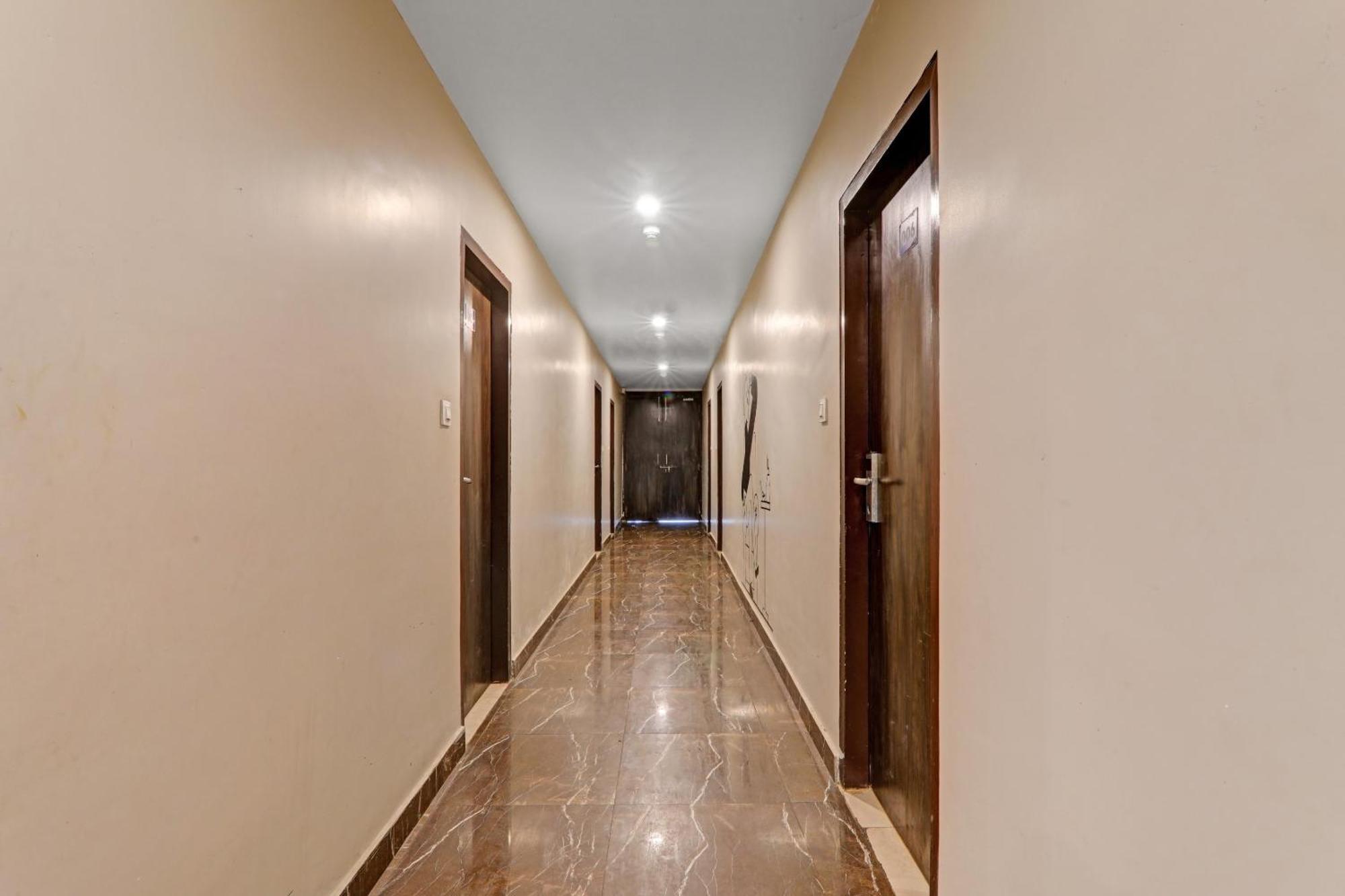 Super Townhouse Amaraa Hotel Near Phoenix Palassio Lucknow Zewnętrze zdjęcie