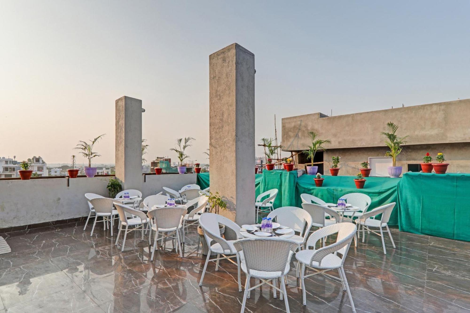 Super Townhouse Amaraa Hotel Near Phoenix Palassio Lucknow Zewnętrze zdjęcie