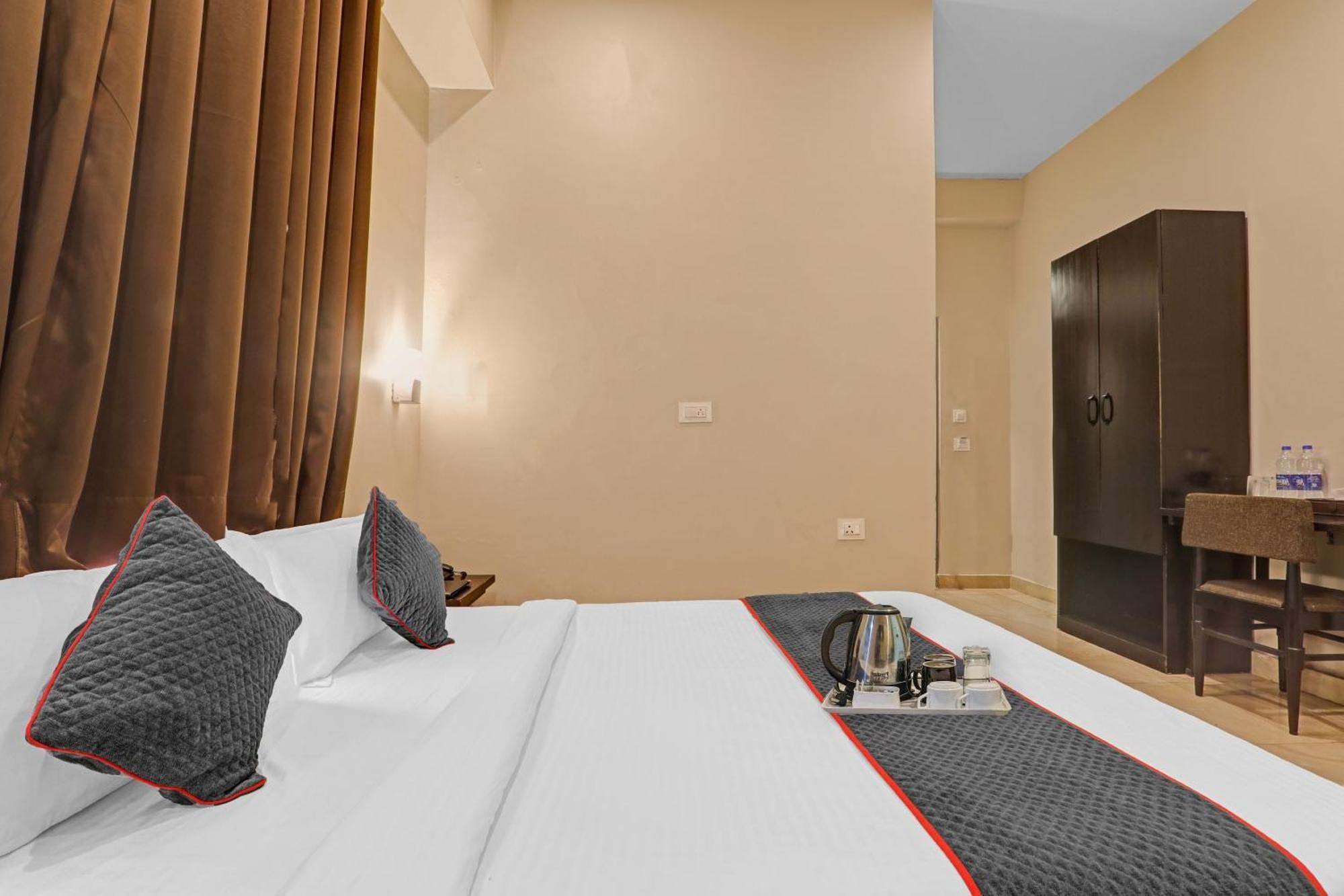 Super Townhouse Amaraa Hotel Near Phoenix Palassio Lucknow Zewnętrze zdjęcie